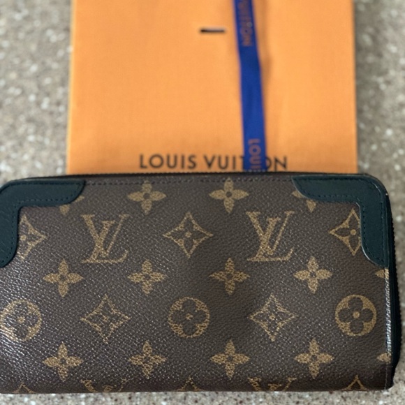 Louis Vuitton Handbags - Louis Vuitton wallet